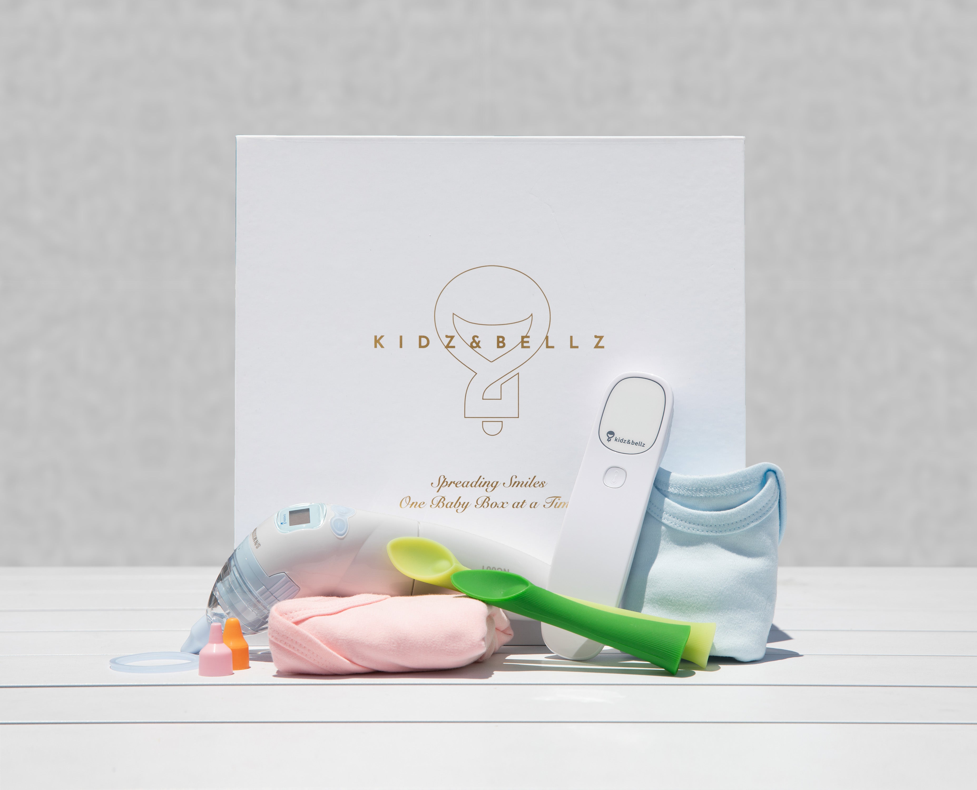 Baby Joy Bundle Gift Set – Perfect for first birthdays, baby showers, or maternity gifts. Comes beautifully packaged in a premium magnetic-lid gift box, filled with thoughtful and adorable essentials for babies and new parents.newborn gifts baby gifts